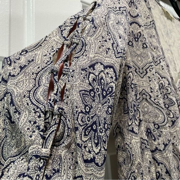 Altar’d State Blue and Tan Patterned Bell Sleeve Cross Over Blouse Size M - Picture 8 of 15